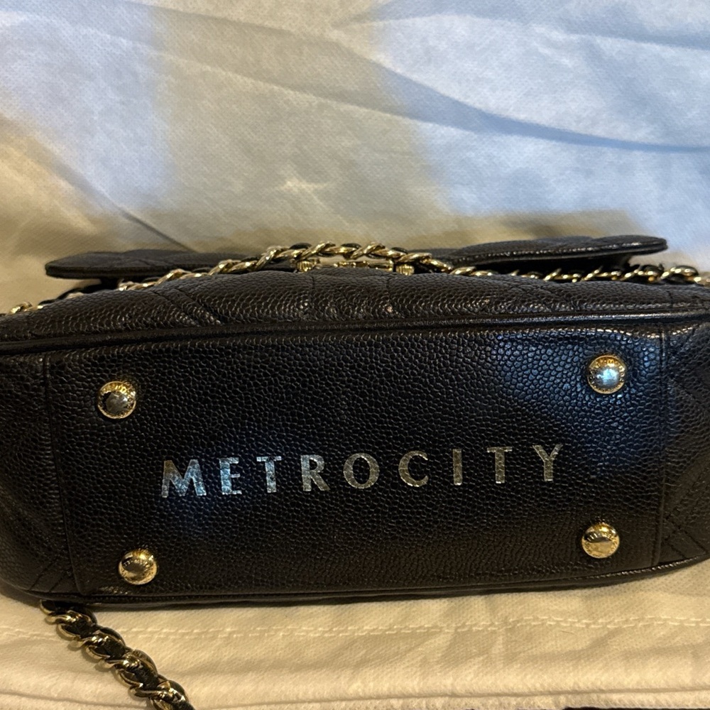 MetroCity Black Quilted Leather Crossbody Bag - Picture 3 of 4
